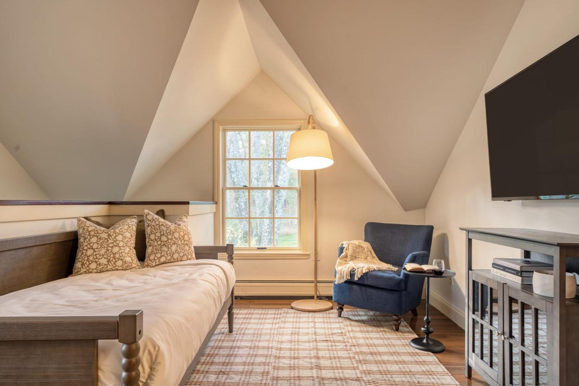 Cortland By Avantstay Charming Heritage Estate W Private Lake Pool Согертис Экстерьер фото