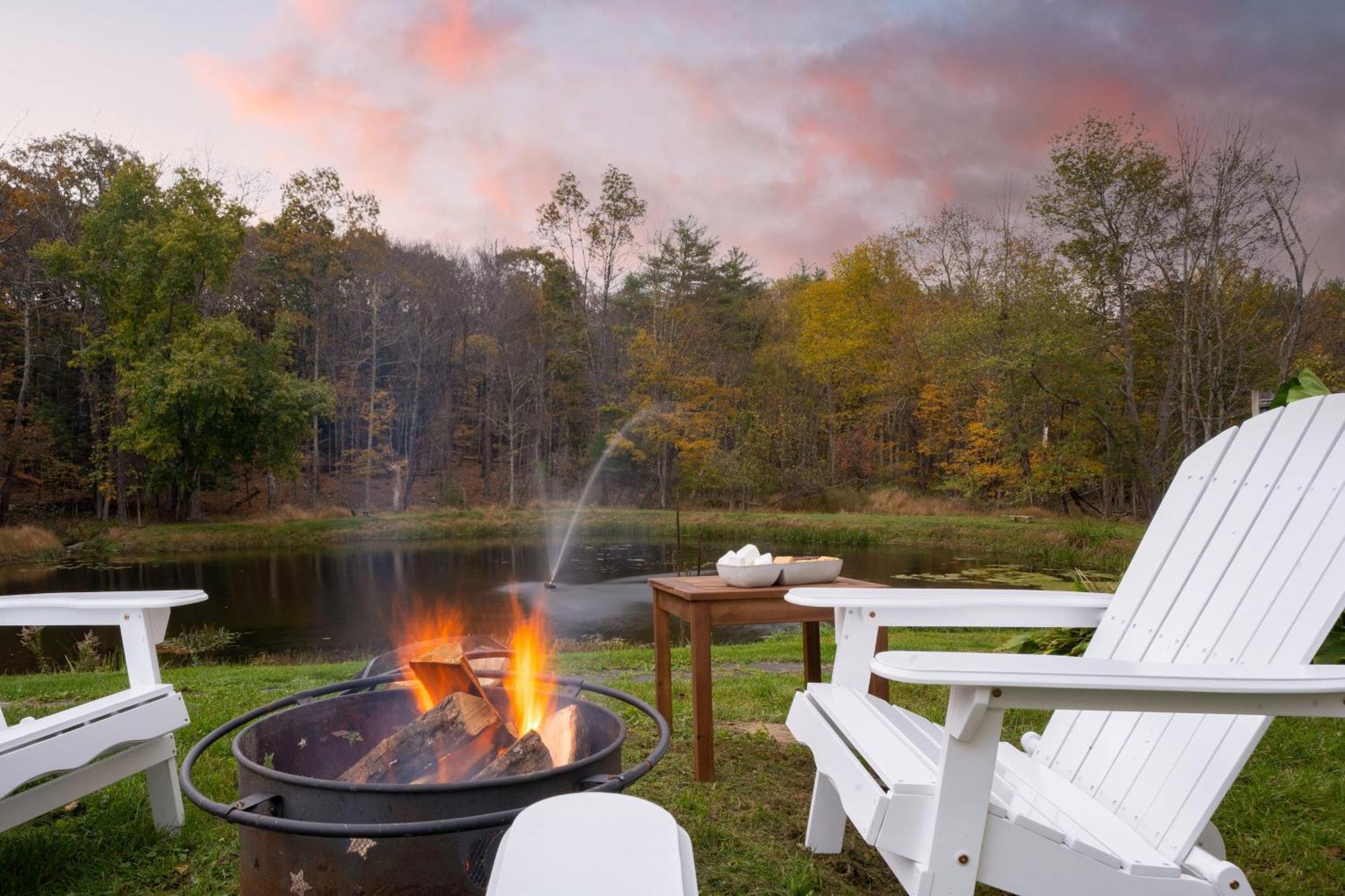 Cortland By Avantstay Charming Heritage Estate W Private Lake Pool Согертис Экстерьер фото